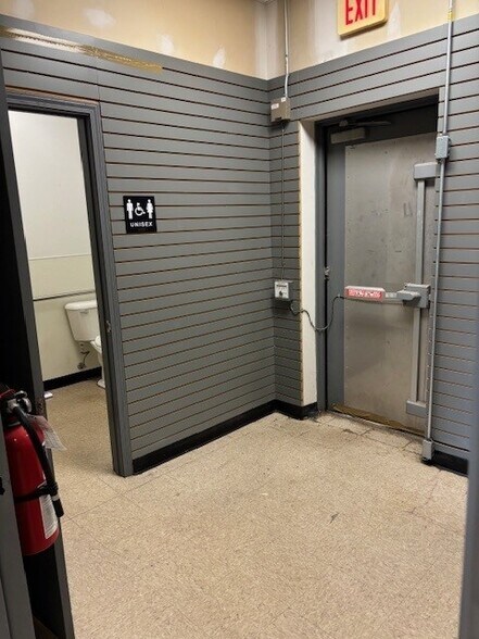 More Photos Of 4325 Vine St, Hays Storefront Retail Office For Lease