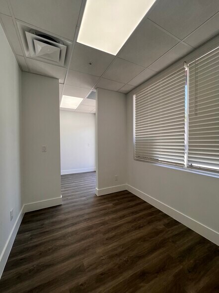 More Photos Of 853 SW Enterprise Way, Stuart Warehouse For Lease