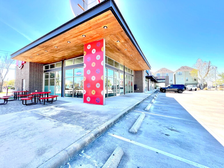 More Photos Of 2723 Yale St, Houston Storefront Retail Office For Lease