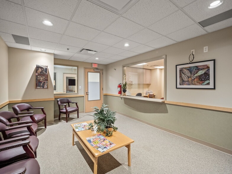 More Photos Of 1455 S Lapeer Rd, Lake Orion Hospital For Lease