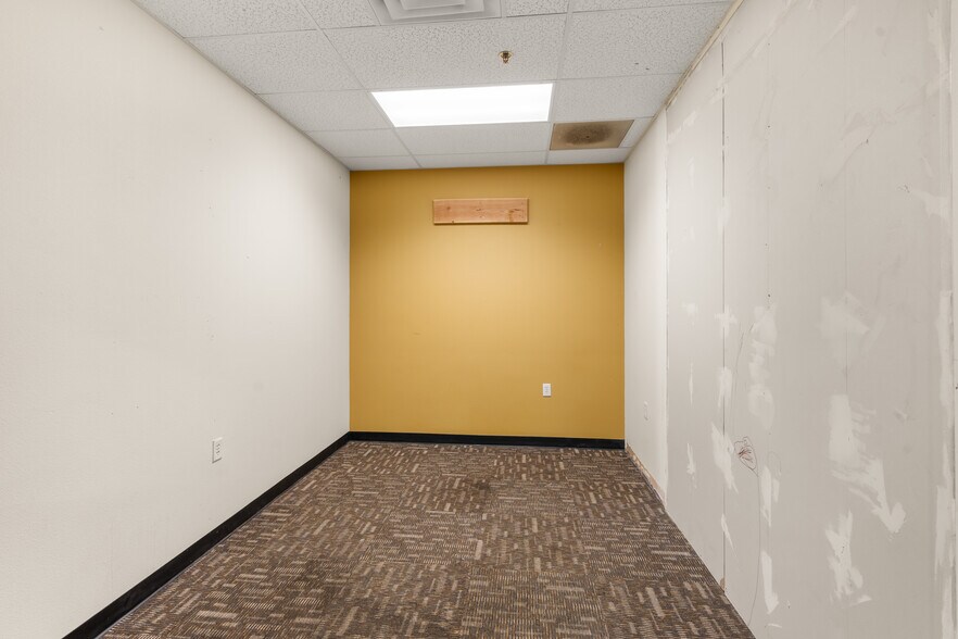 More Photos Of 304-350 NE Agness Ave, Grants Pass Unknown For Lease