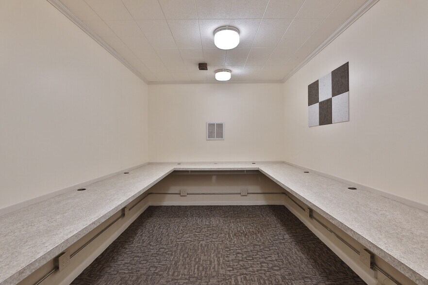 More Photos Of 1600 Sheridan Dr, Lancaster Medical For Sale