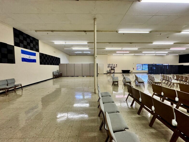 More Photos Of 3200 Roosevelt Blvd, Middletown Unknown For Lease