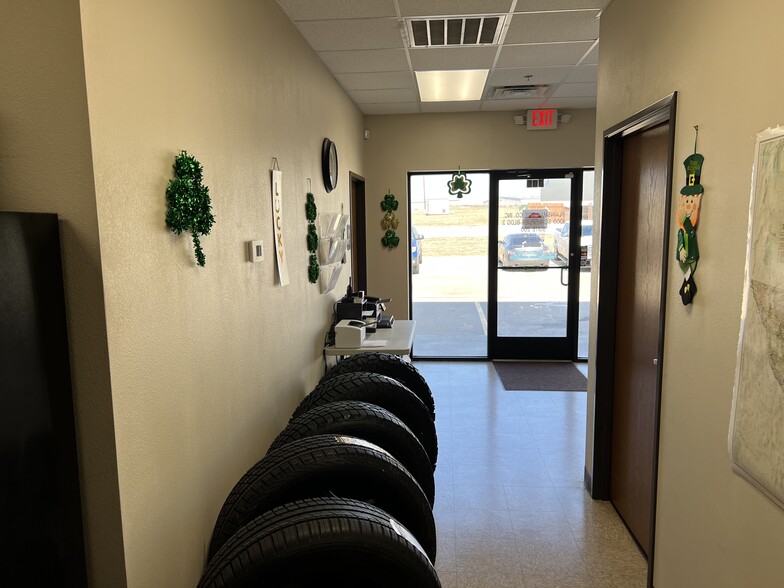 More Photos Of 1000 Schroeder Dr, Waco Warehouse For Lease