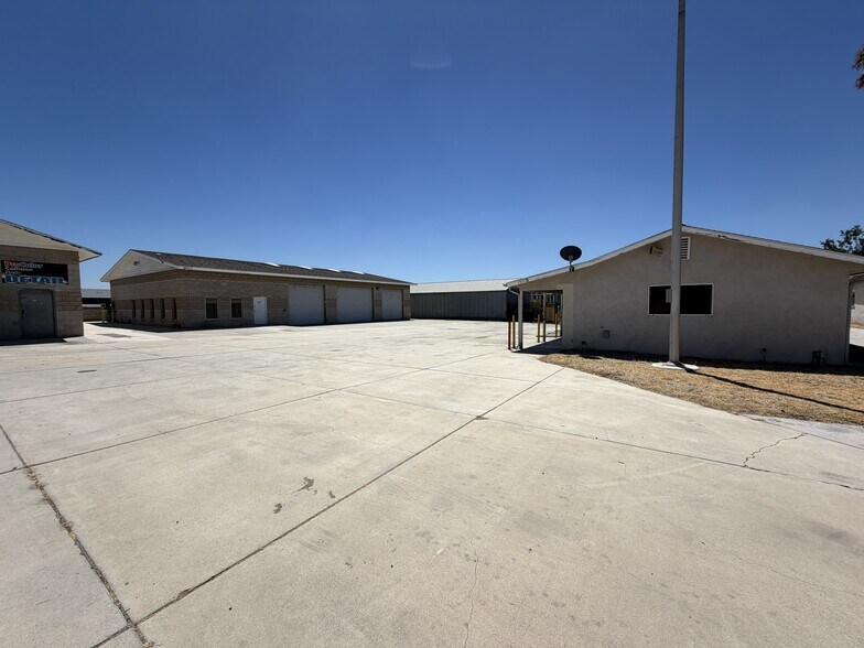 More Photos Of 1561-1571 S Lilac Ave, Bloomington Warehouse For Lease