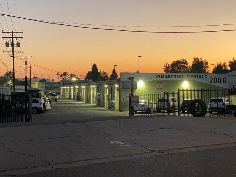 More Photos Of 2808 W 5th St, Santa Ana Warehouse For Lease