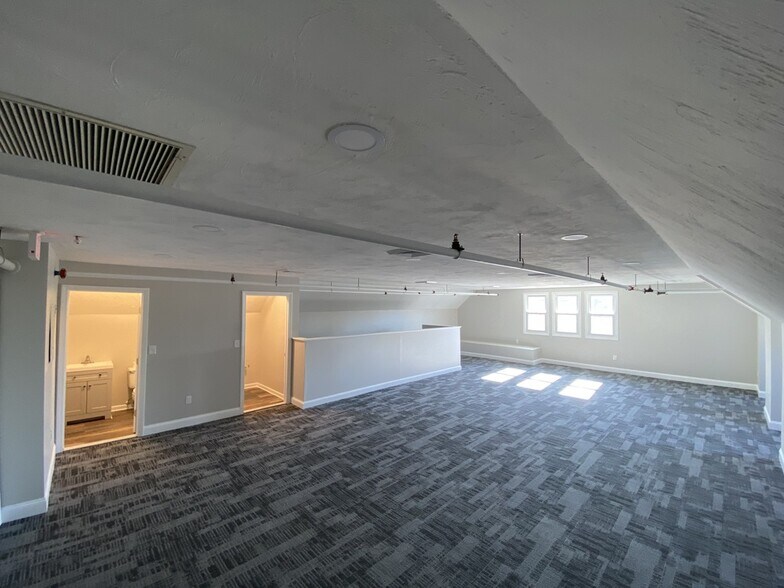 More Photos Of 46 Columbia Rd, Pembroke Unknown For Lease