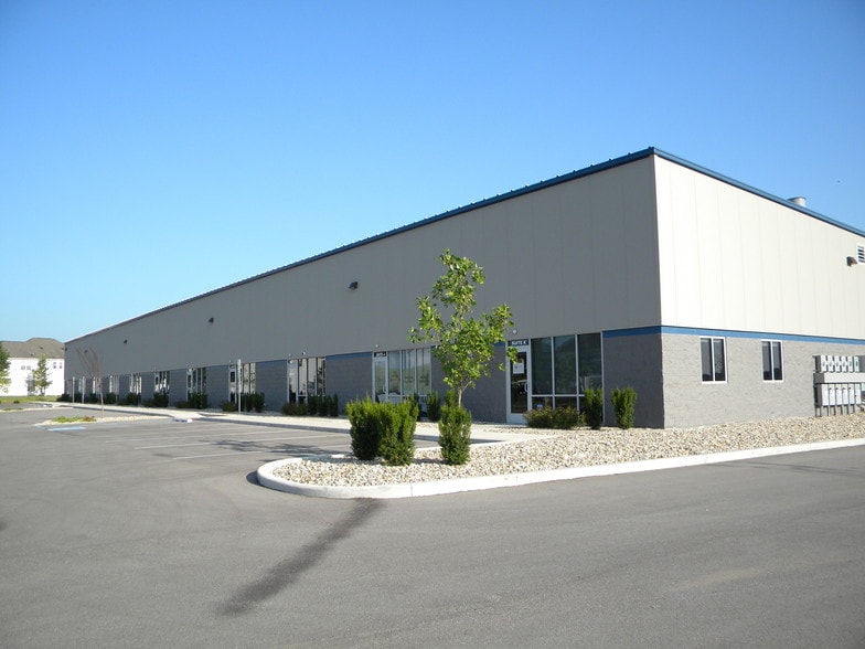 More Photos Of 16462 Southpark Dr, Westfield Light Distribution For Lease