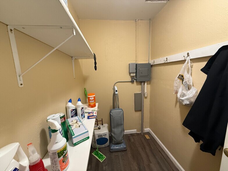 More Photos Of 910-912 7th St, Onawa Office For Sale