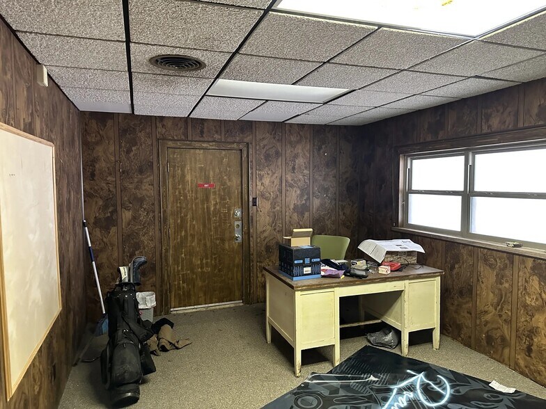 More Photos Of 1109 Walnut St, Abilene Warehouse For Sale