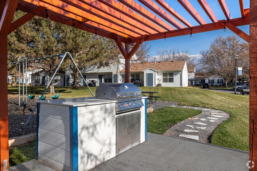 More Photos Of 275 S Fort Ln, Layton Apartments For Sale