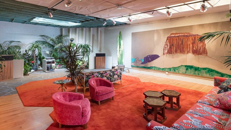 Primary Photo Of 607 4th St, Los Angeles Showroom For Sale