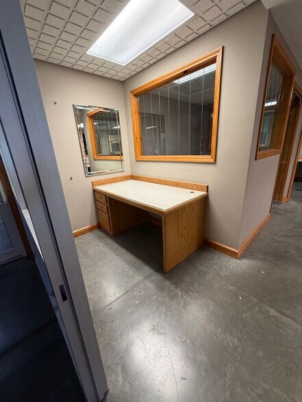 More Photos Of 6601 Royal St, Pleasant Valley Unknown For Lease