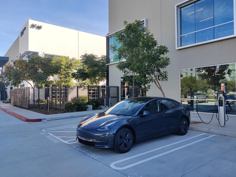 More Photos Of 3738 Bayer Ave, Long Beach Office For Lease