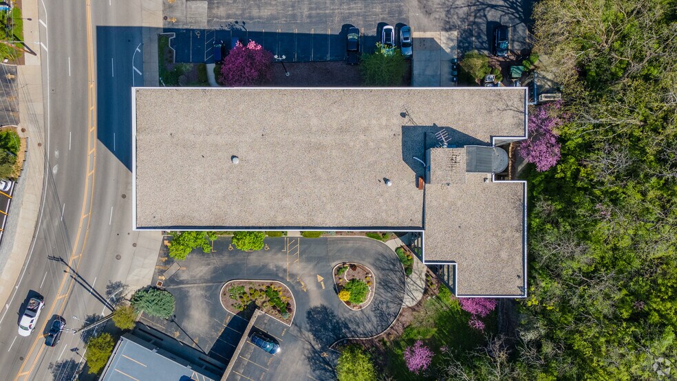 More Photos Of 2060 Reading Rd, Cincinnati Office For Lease