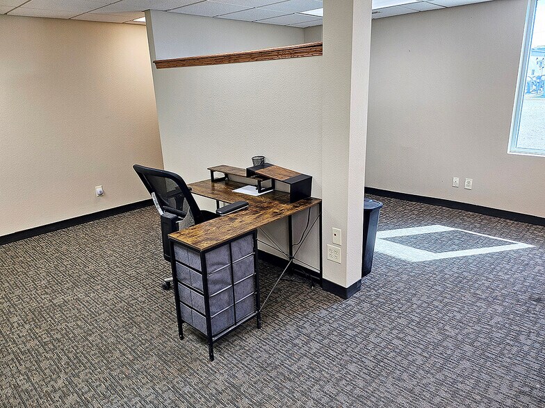 More Photos Of 1060 W Kansas Ave, Mcpherson Freestanding For Sale