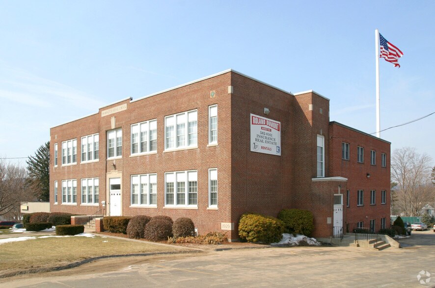 More Photos Of 985 Farmington Ave, Bristol Office For Lease