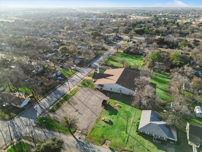 More Photos Of 325 S Cowan Ave, Lewisville Flex For Sale