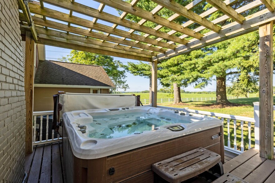 More Photos Of 5643 Yankee St, Fredericktown Specialty For Sale