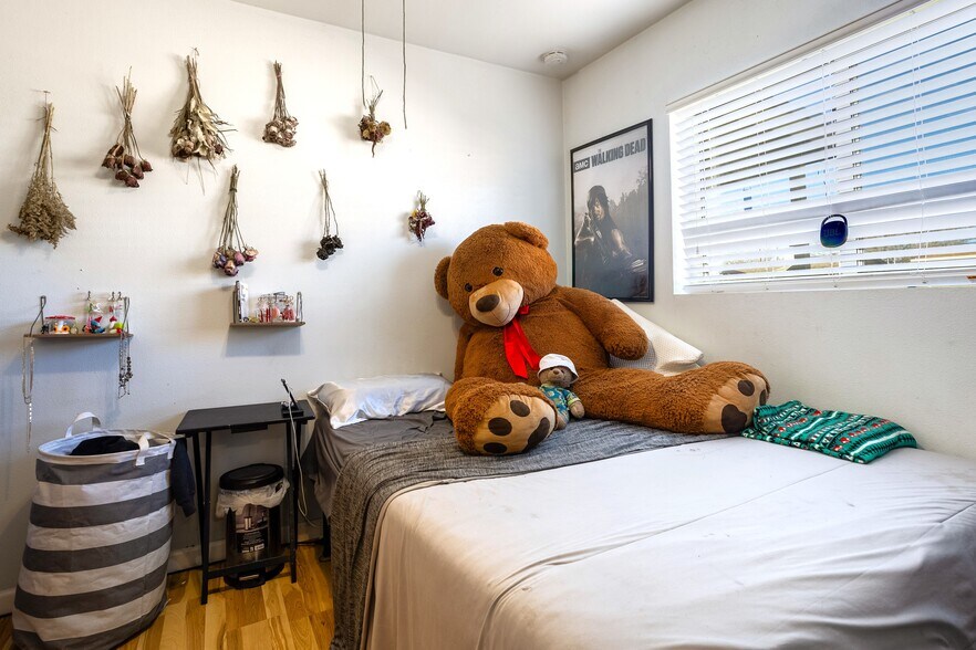 More Photos Of 9006 Woodland Ave NE, Albuquerque Specialty For Sale