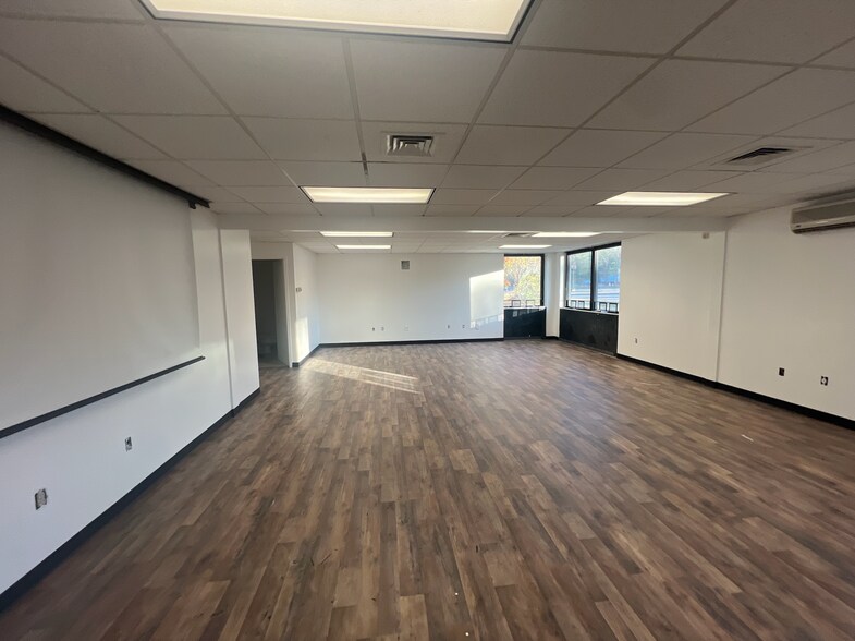 More Photos Of 275 Portsmouth Ave, Stratham Light Manufacturing For Sale