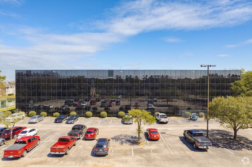 More Photos Of 530 Wells Fargo Dr, Houston Office For Sale