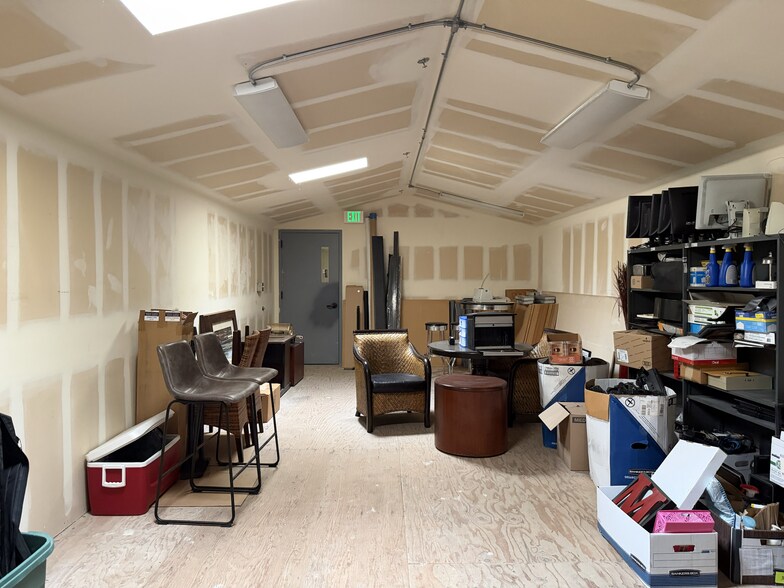 More Photos Of 1414 E F St, Oakdale Office For Sale