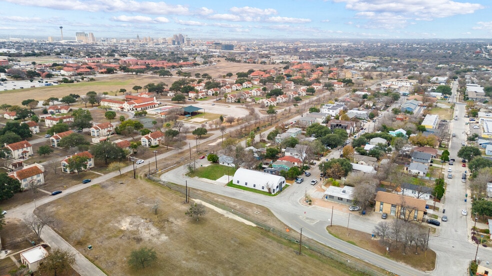 More Photos Of 322 Lucas St, San Antonio Auto Repair For Sale