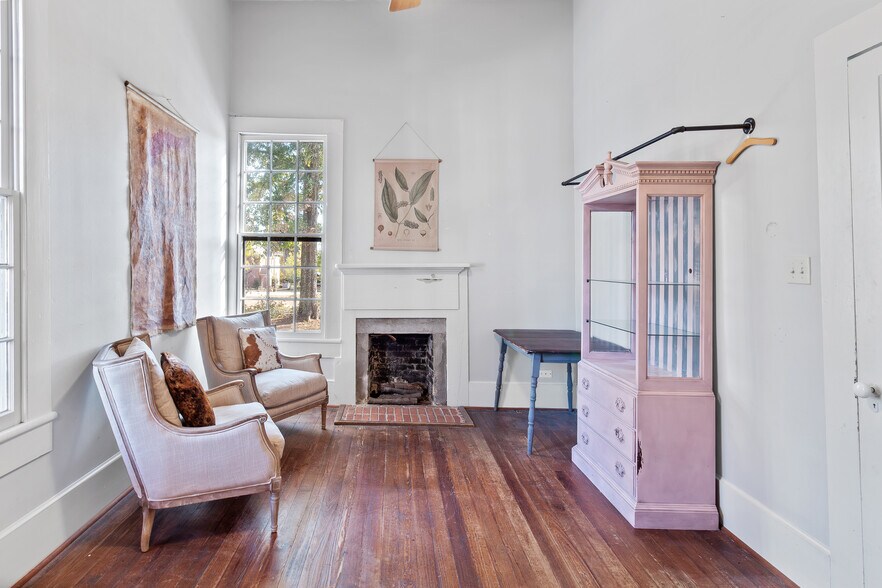 More Photos Of 668 N Main St, Jasper Storefront Retail Office For Sale