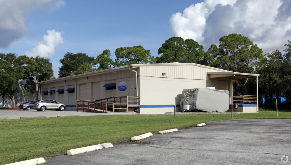 Primary Photo Of 4363 Independance Ct, Sarasota Warehouse For Lease