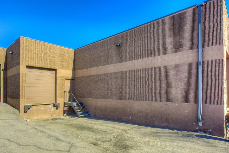 More Photos Of 5500 Lincoln Dr, Edina Light Distribution For Lease