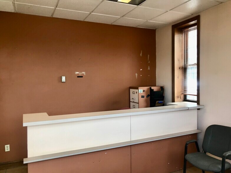 More Photos Of 331 Jones St, Verona Showroom For Sale