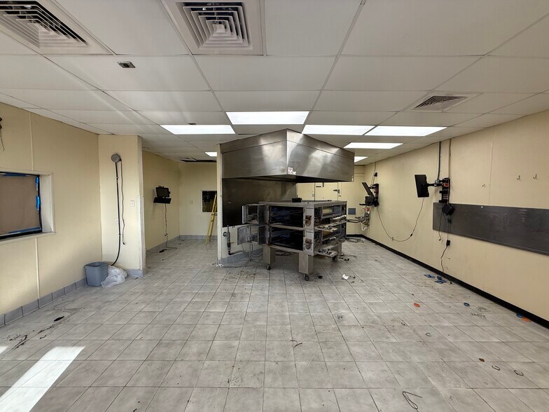 More Photos Of 209 S Cocoa Blvd, Cocoa Fast Food For Lease