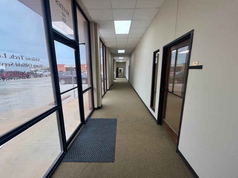 More Photos Of 162 Caddo Dr, Abilene Flex For Lease