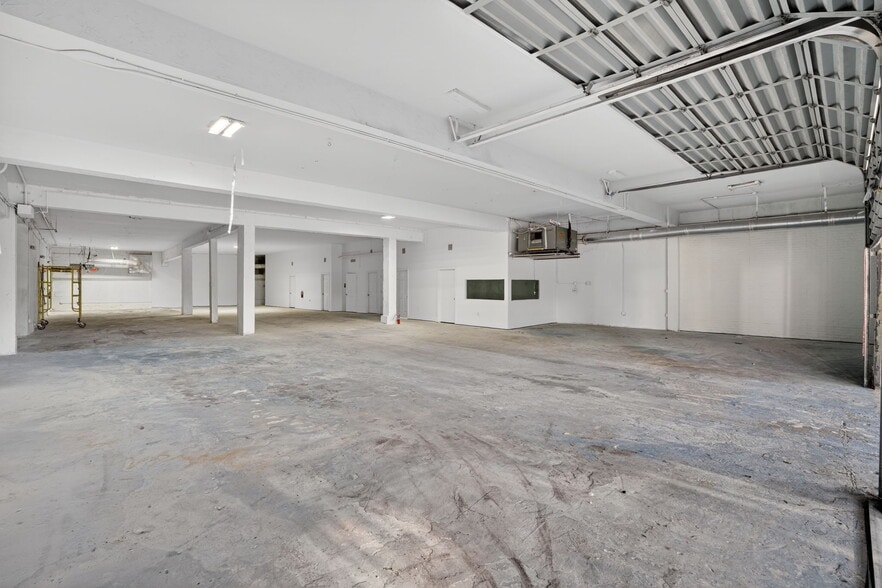 More Photos Of 500 W Flagler St, Miami Manufacturing For Lease
