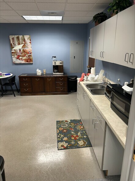 More Photos Of 935 Jefferson Blvd, Warwick Office For Sale