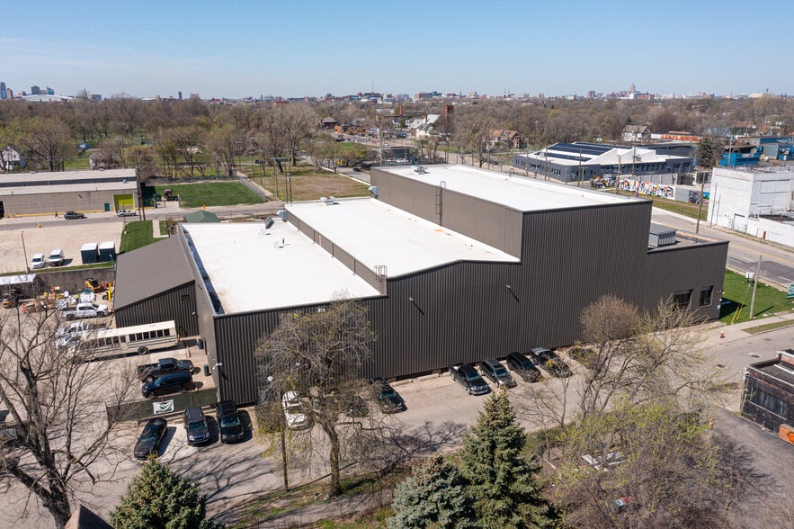 More Photos Of 2221-2241 Bellevue St, Detroit Warehouse For Sale
