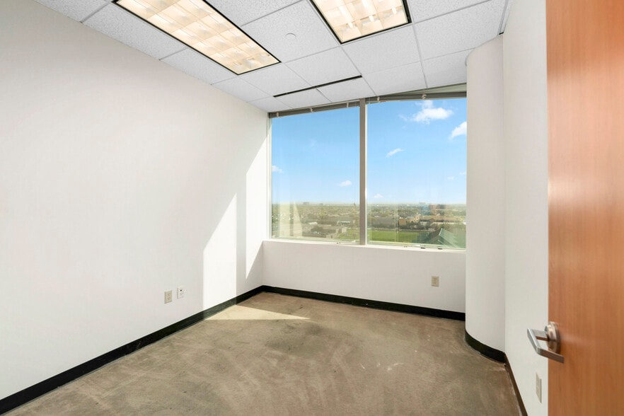 More Photos Of 9999 Bellaire Blvd, Houston Medical For Lease