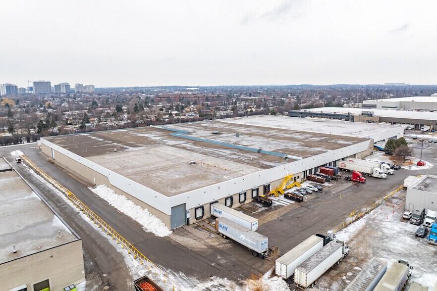 More Photos Of 8705 Torbram Rd, Brampton Warehouse For Lease