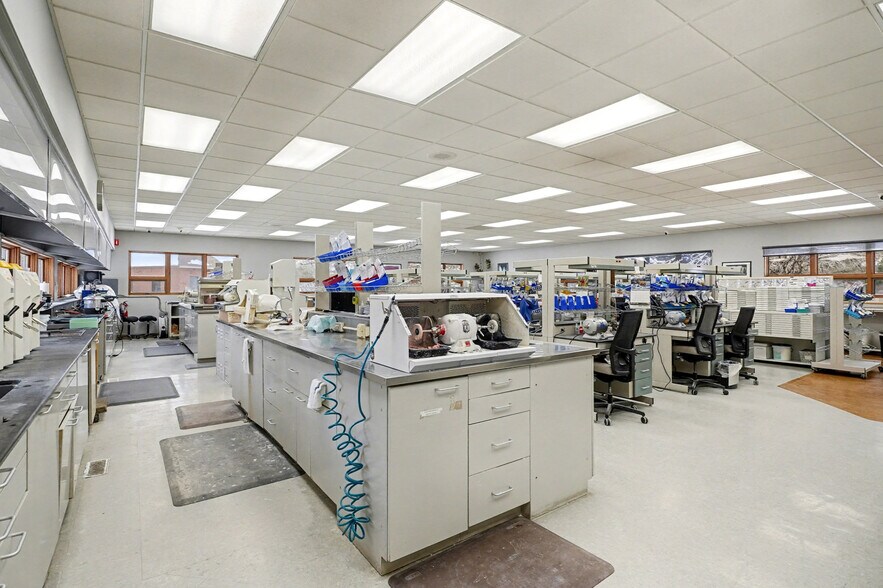 More Photos Of 5407 Hampton Pl, Saginaw Office For Sale