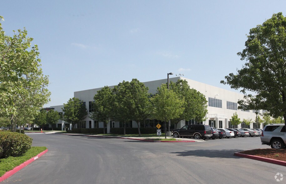 More Photos Of 10730 International Dr, Rancho Cordova Office For Lease