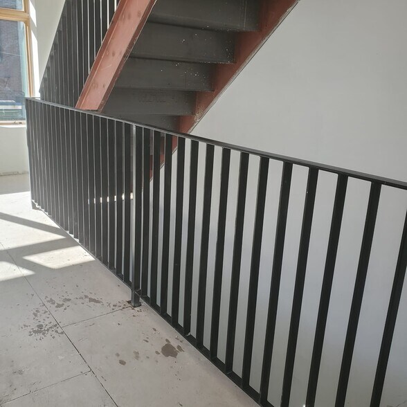 More Photos Of 17 Herkimer Pl, Brooklyn General Retail For Sale