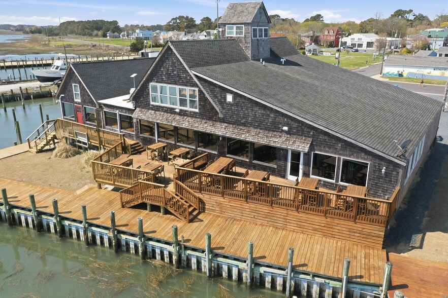 More Photos Of 17 Atlantic Ave, Wachapreague Restaurant For Sale