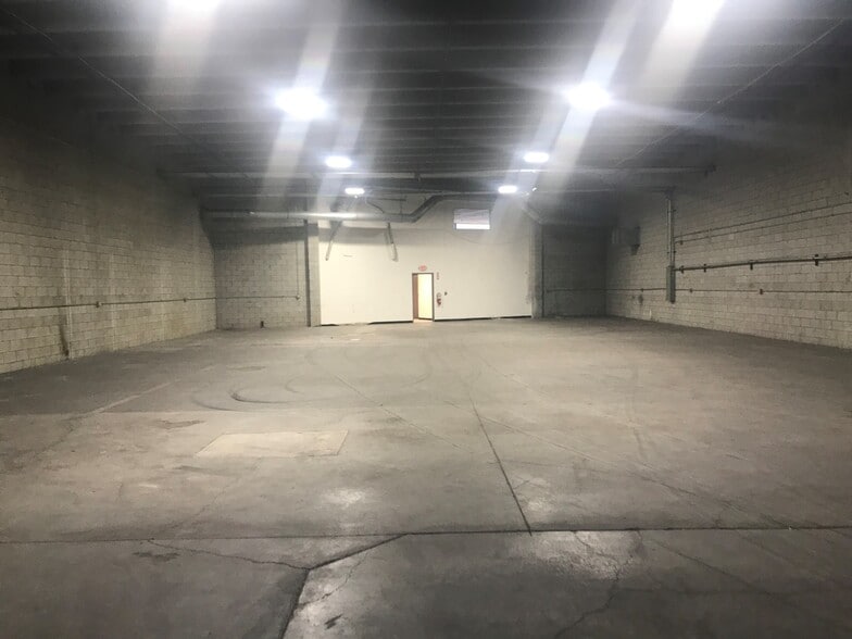 More Photos Of 22932 Lockness Ave, Torrance Warehouse For Lease