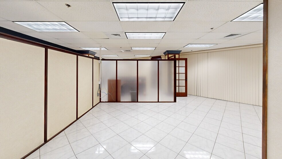 More Photos Of 725 Kapiolani Blvd, Honolulu Office For Sale