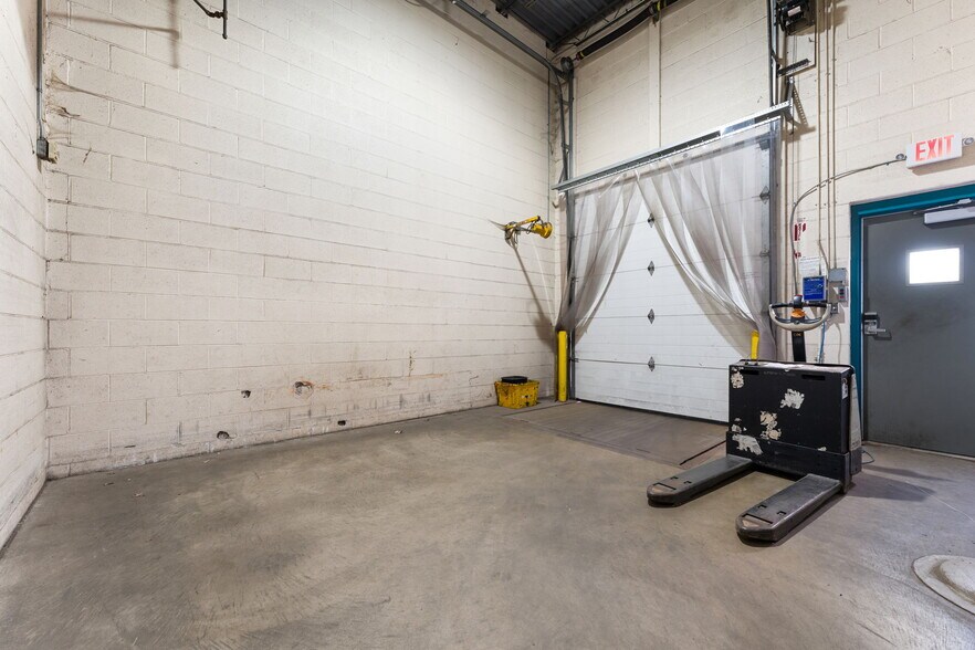 More Photos Of 1111 Glendale Blvd, Valparaiso Freestanding For Lease