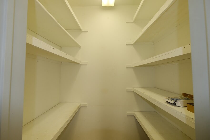 More Photos Of 30 W Price St, Linden Flex For Sale