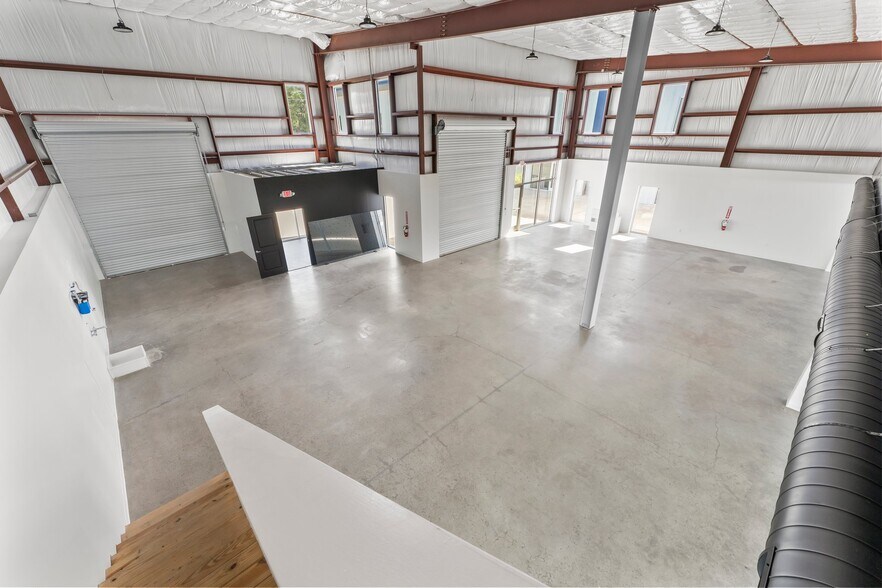 More Photos Of 32415 Tamina Rd, Magnolia Flex For Lease