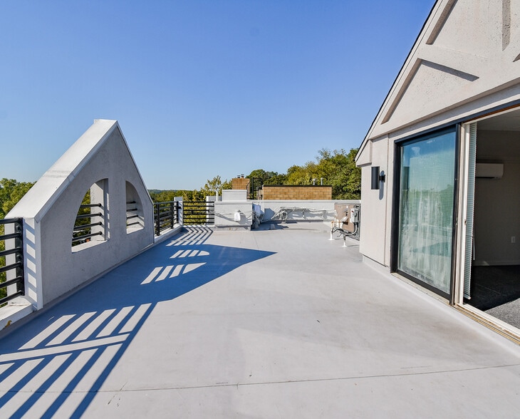 More Photos Of 5165 MacArthur Blvd NW, Washington Office For Sale