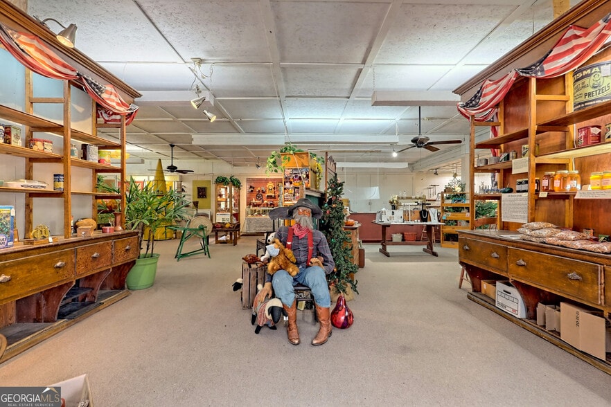 More Photos Of 1093 Franklin St, Dillard Storefront For Sale